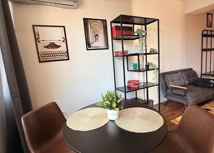 Cozy With Self Check-in Near Promenada Mall And Verdi Park Apartmán