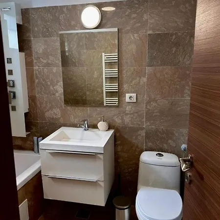 Cozy With Self Check-in Near Promenada Mall And Verdi Park Apartment *