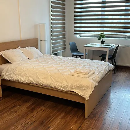 Cozy With Self Check-in Near Promenada Mall And Verdi Park