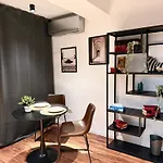 Cozy With Self Check-in Near Promenada Mall And Verdi Park アパート