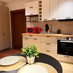 アパート Cozy With Self Check-in Near Promenada Mall And Verdi Park