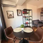 Cozy With Self Check-in Near Promenada Mall And Verdi Park アパート